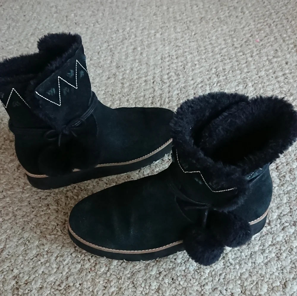 Jack Rogers Vera Suede Pom Pom Boots in black size 7